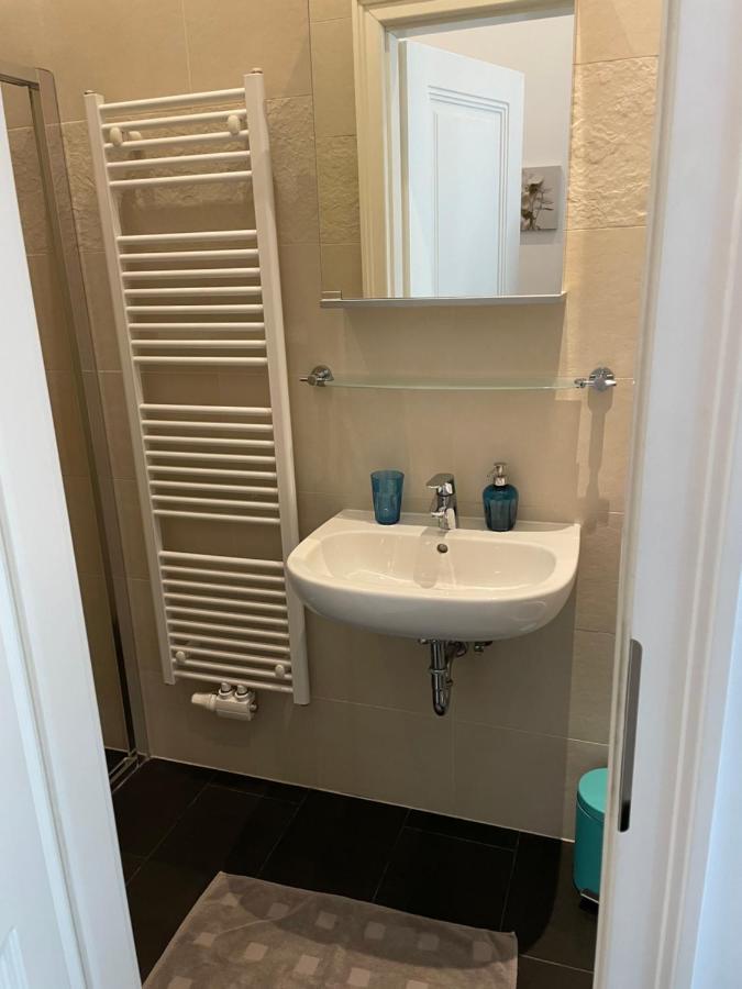 Cozy City Apartment Near City Center Вена Экстерьер фото